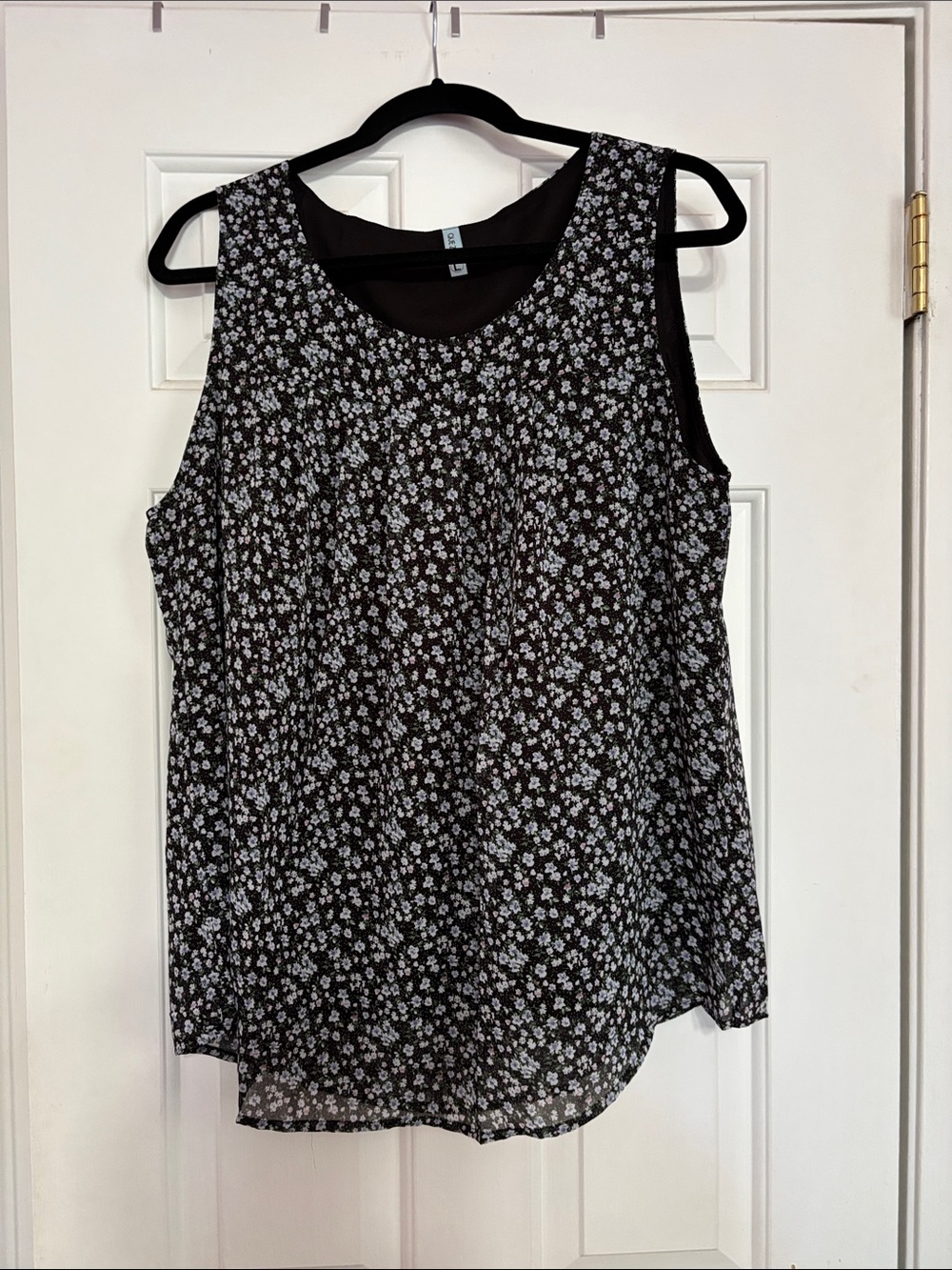Quezhu Women's Black Floral Sleeveless Top NWOT